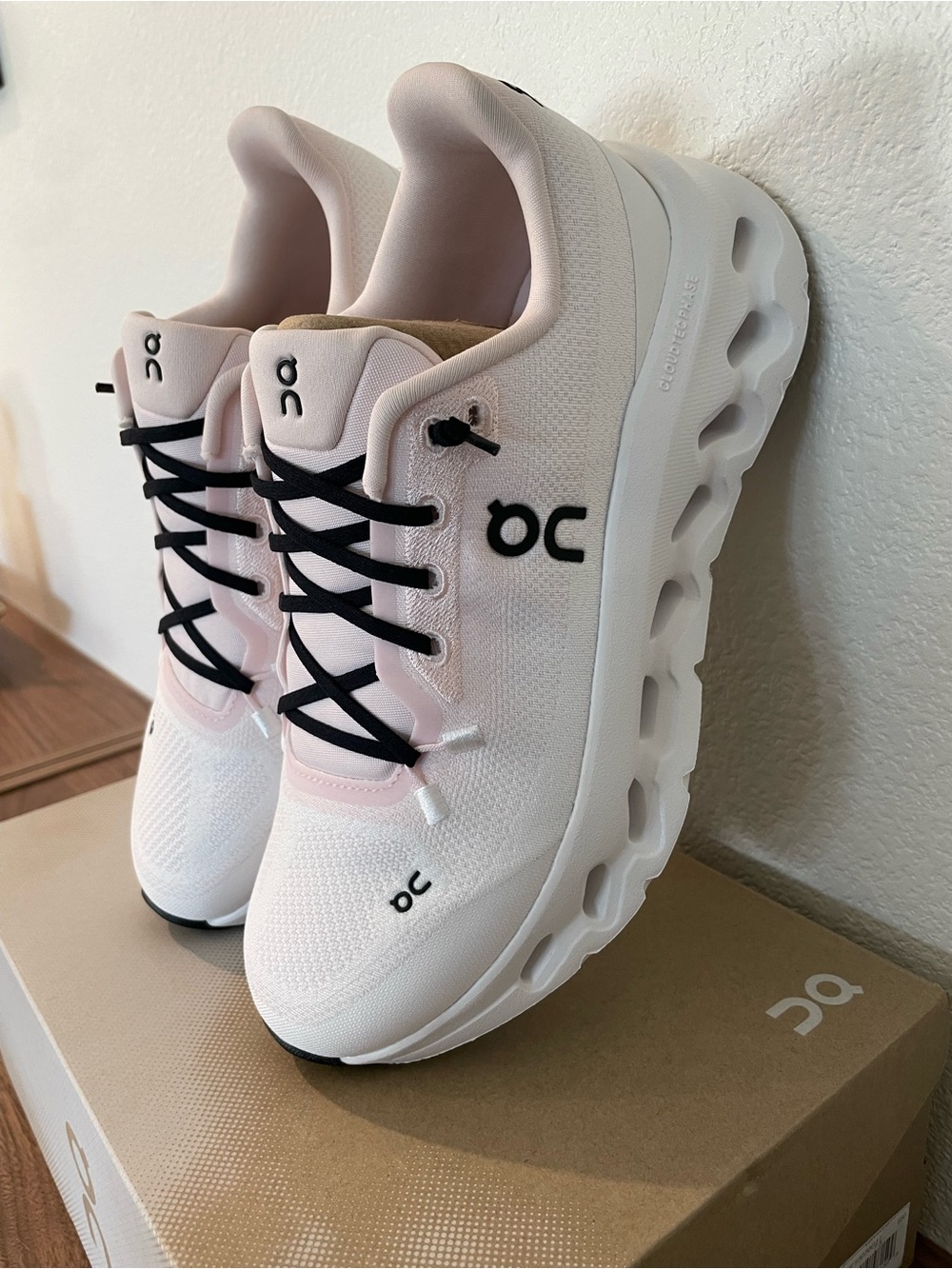 NWT Women's On “Cloudtilt” Size 7.5 - Picture 3 of 8